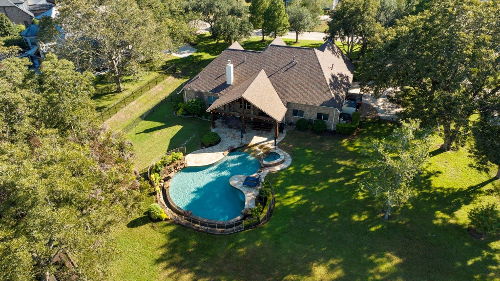 Photo of 22 Parsonage Cove, Missouri City, TX 77459 (MLS # 44958263)