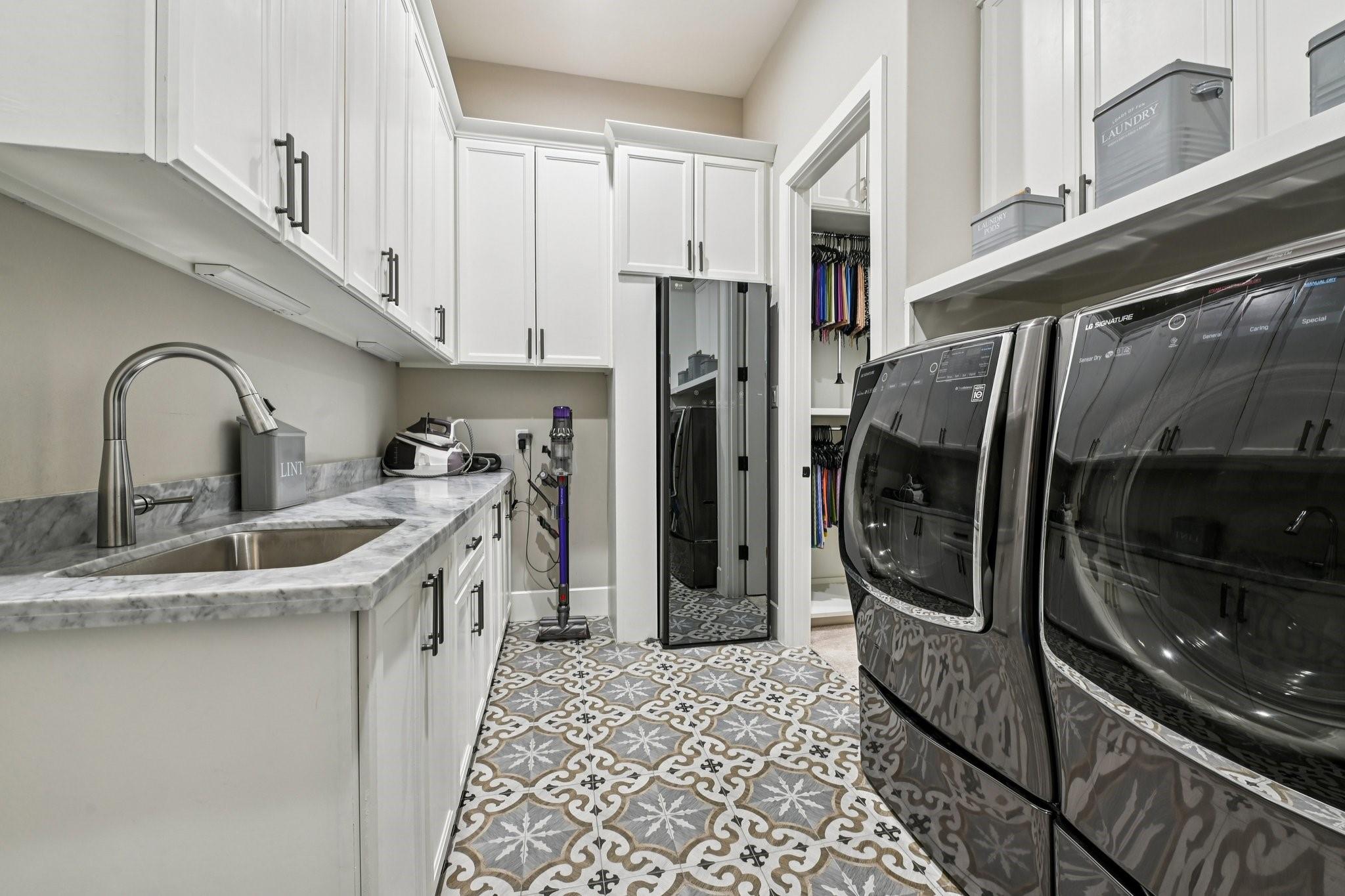 Houston, Texas, 77079, United States, 5 Bedrooms Bedrooms, ,6 BathroomsBathrooms,Residential,Active,2035604