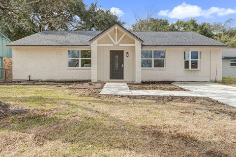 Photo of 5506 Elm Tree Drive, Houston, TX 77048 (MLS # 44895738)