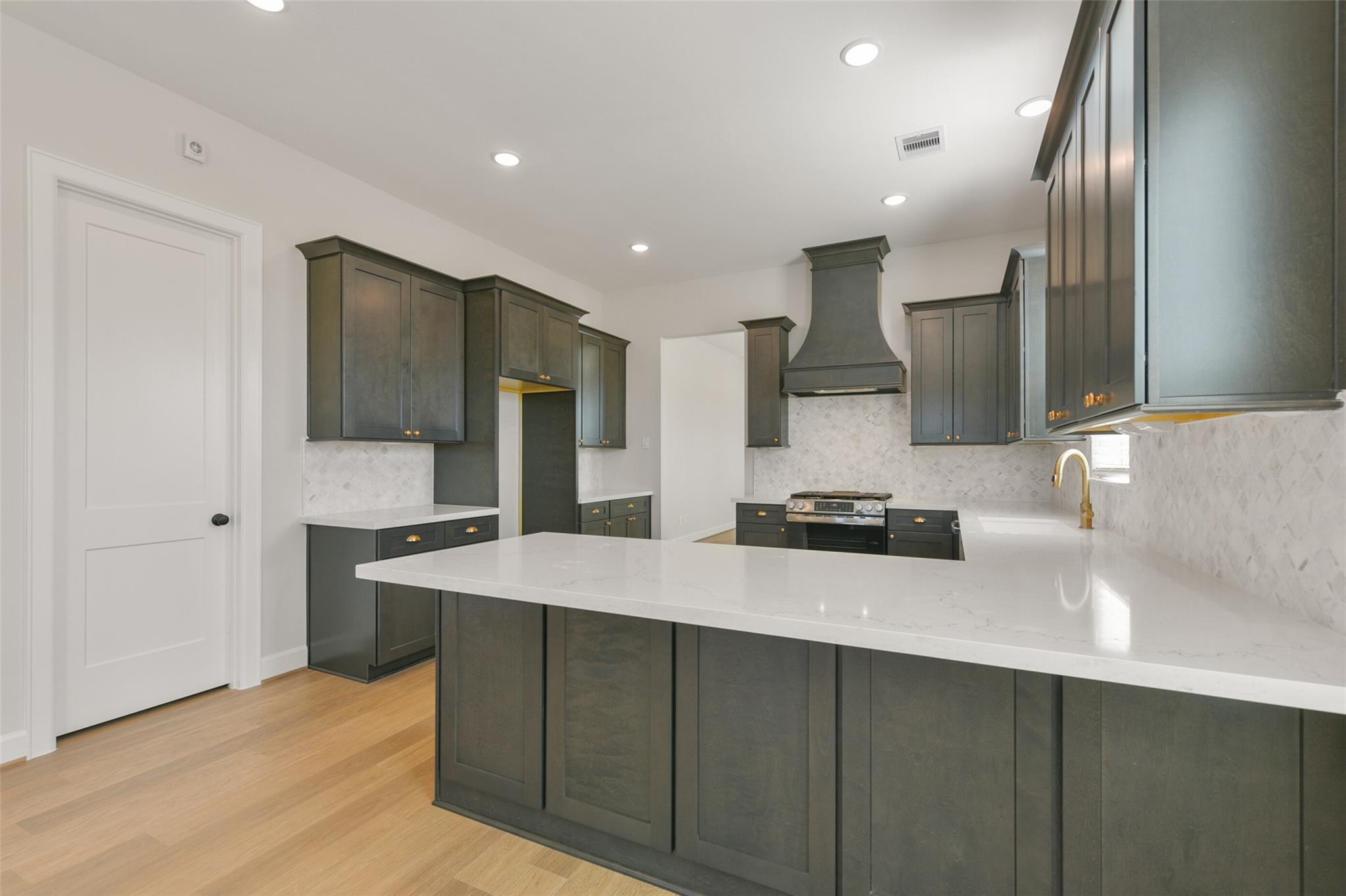 2515 S Houston Avenue