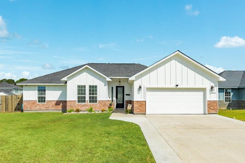 Photo of 414 Burning Tree Lane, West Columbia, TX 77486 (MLS # 4643313)