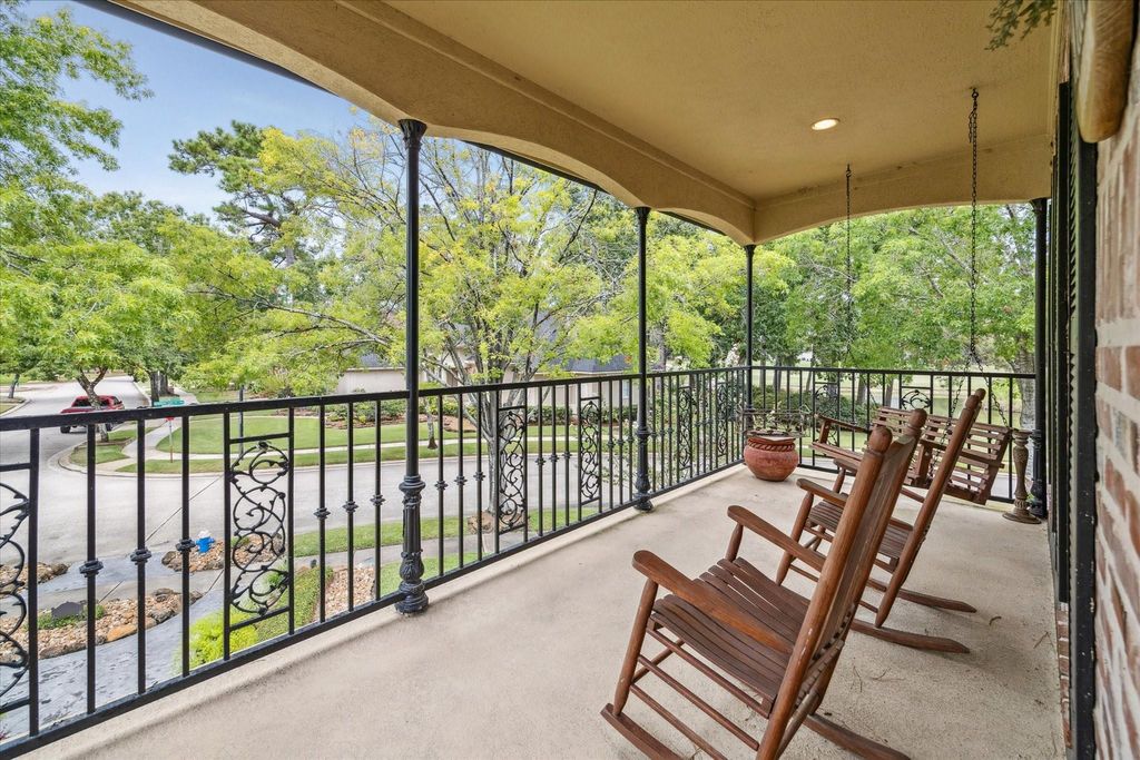 Photo of 15 Forest Green Trail, Kingwood, TX 77339 (MLS # 92268208)