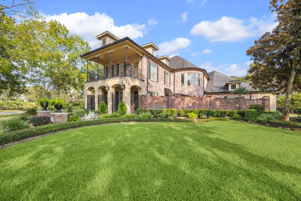 Photo of 15 Forest Green Trail, Kingwood, TX 77339 (MLS # 92268208)