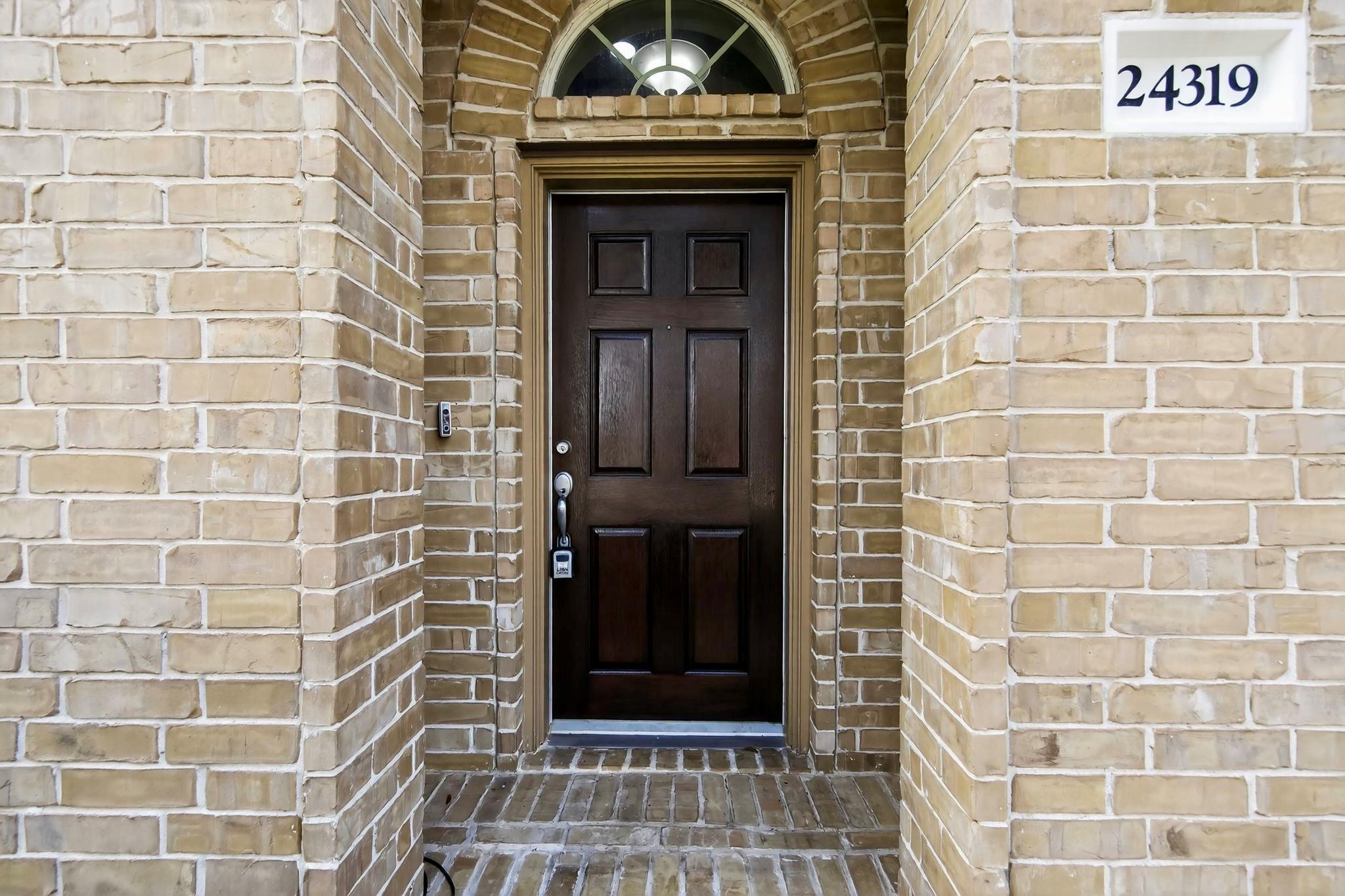 24319 Piazza Drive