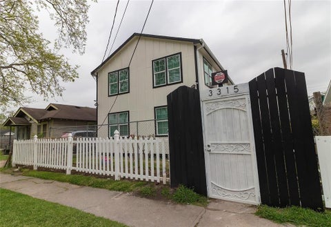 Photo of 3315 Reeves Street #6, Houston, TX 77004 (MLS # 82984584)