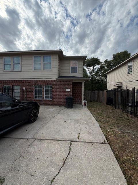 Photo of 8126 Jutland Road #B, Houston, TX 77033 (MLS # 90170358) Photo of 8126 Jutland Road #B, Houston, TX 77033 (MLS # 90170358)