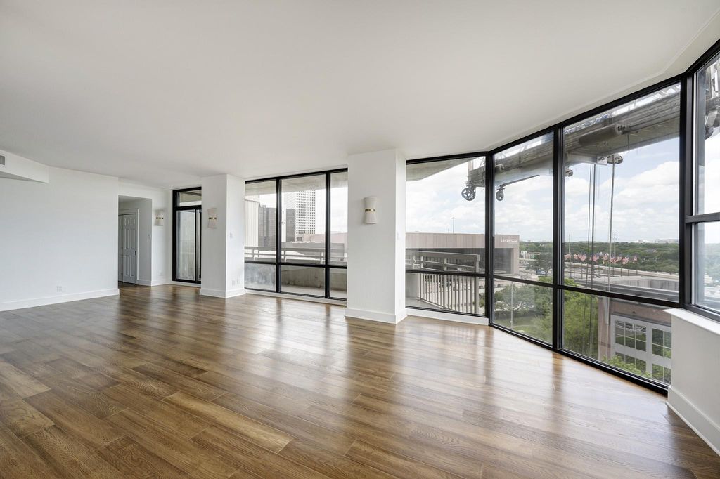 Photo of 15 Greenway Plaza #8G, Houston, TX 77046 (MLS # 3639322)