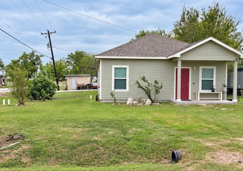 Photo of 668 Commerce Street, Bloomington, TX 77951 (MLS # 66984087)