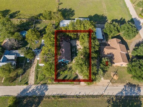 Photo of 713 S Banks Street, Caldwell, TX 77836 (MLS # 56498072) Photo of 713 S Banks Street, Caldwell, TX 77836 (MLS # 56498072)