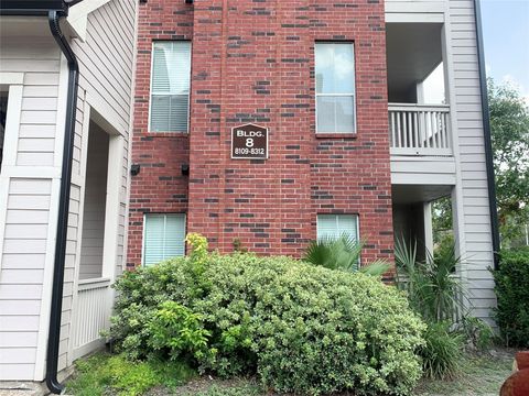 Photo of 1330 Old Spanish Trail #8109, Houston, TX 77054 (MLS # 88943467) Photo of 1330 Old Spanish Trail #8109, Houston, TX 77054 (MLS # 88943467)