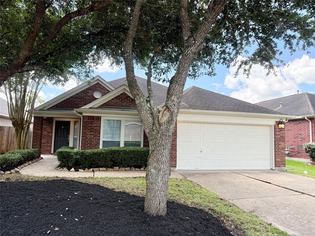 Photo of 12404 Shady Brook Drive, Pearland, TX 77584 (MLS # 8544076)