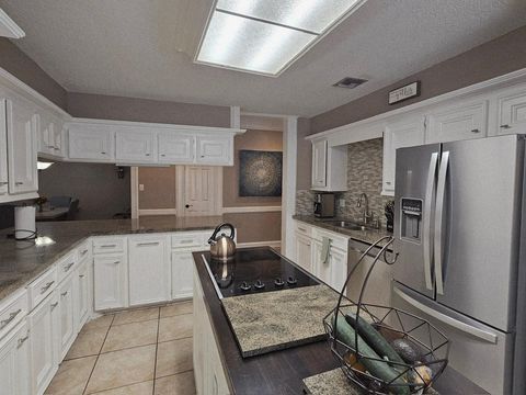 Photo of 347 Champions Colony Iii, Houston, TX 77069 (MLS # 13062907)