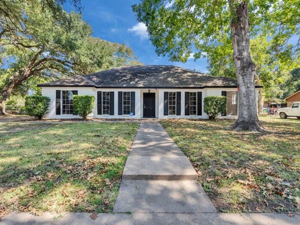 Photo of 1215 Briar Lane, Wharton, TX 77488 (MLS # 51839605)