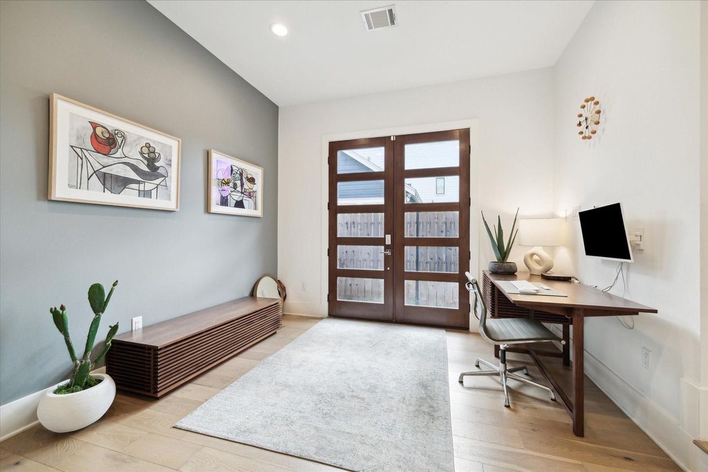 Photo of 823 Aurora Street, Houston, TX 77009 (MLS # 37656589)
