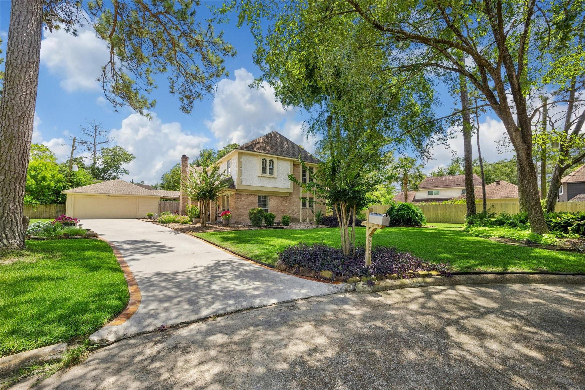 5327 Lacreek Lane
