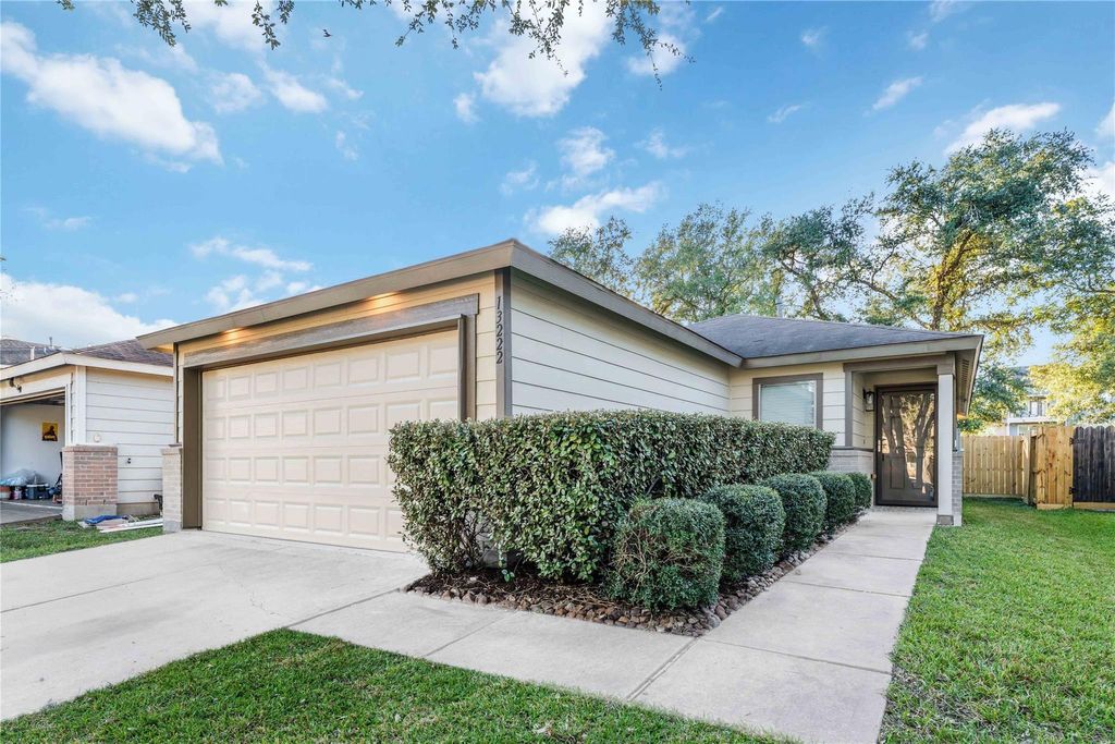 Photo of 13222 Skyview Landing Drive, Houston, TX 77047 (MLS # 79758249)
