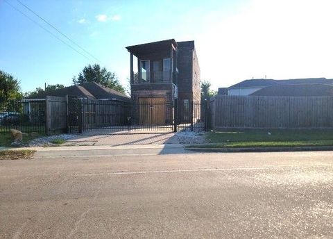 8136 N Main Street Houston TX 77022