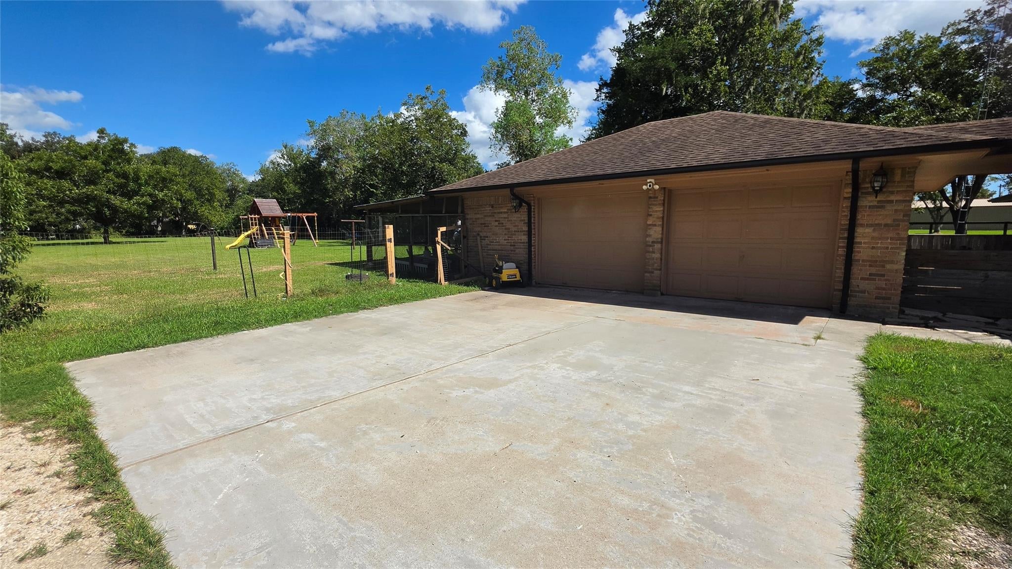 1043 Columbia Drive
