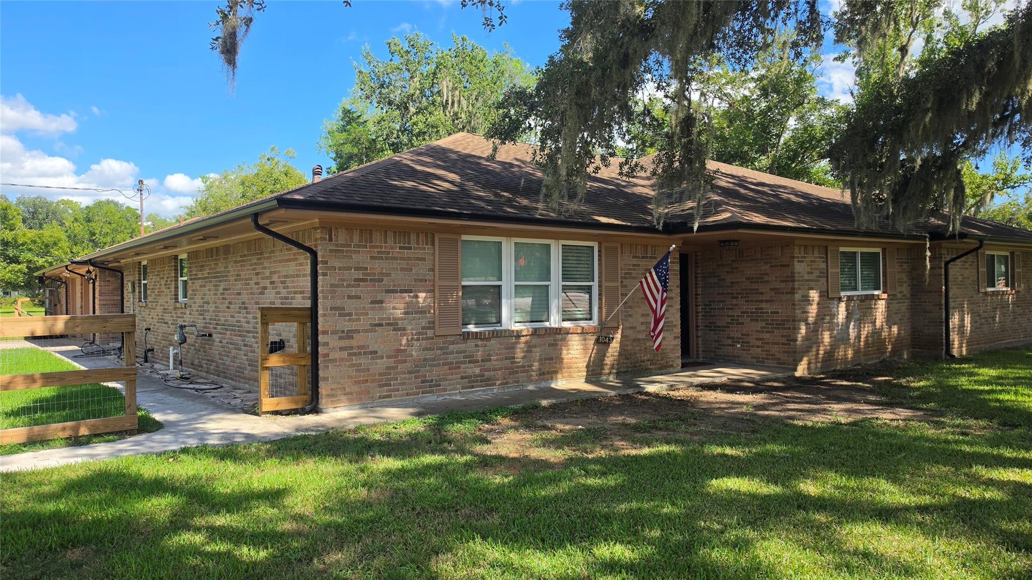 1043 Columbia Drive