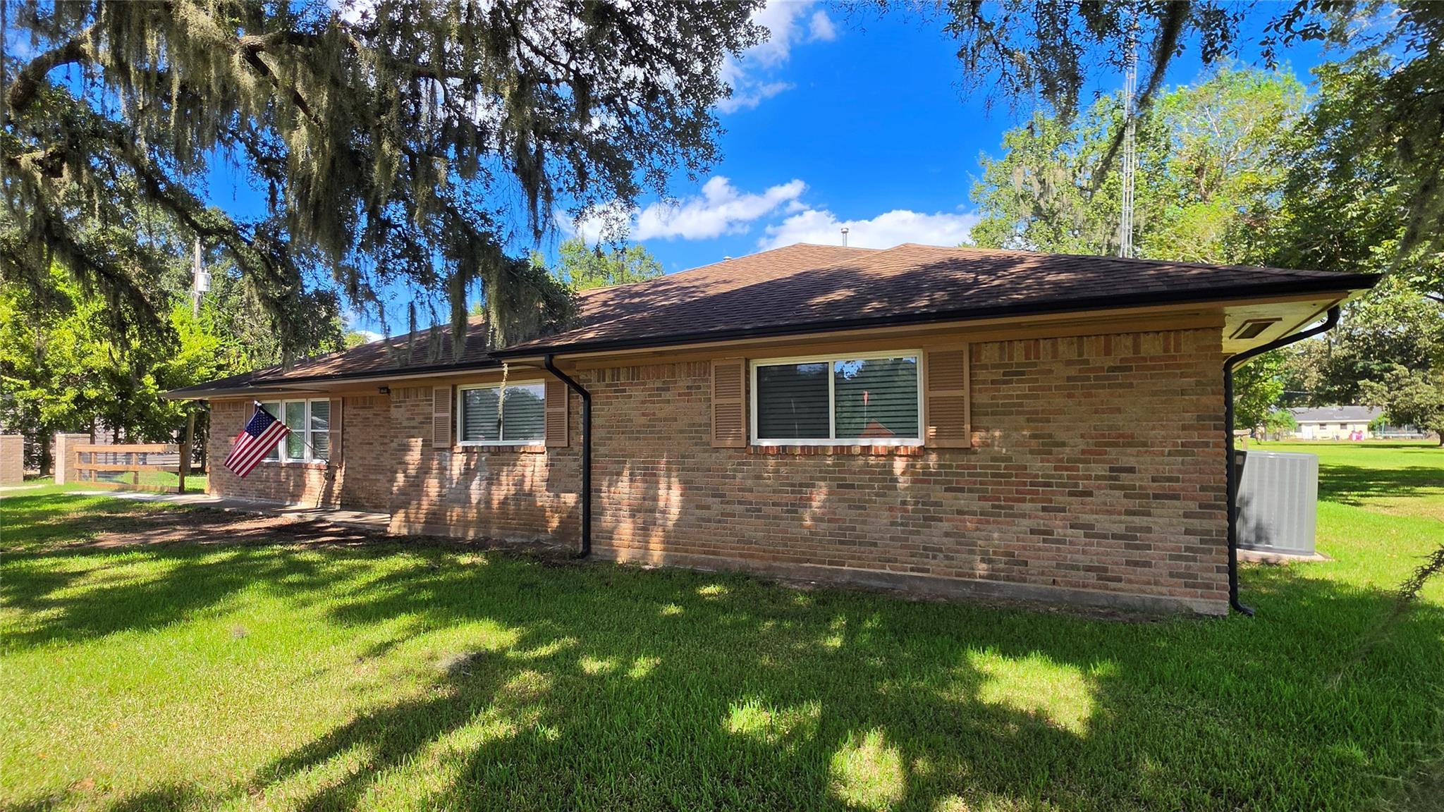 1043 Columbia Drive