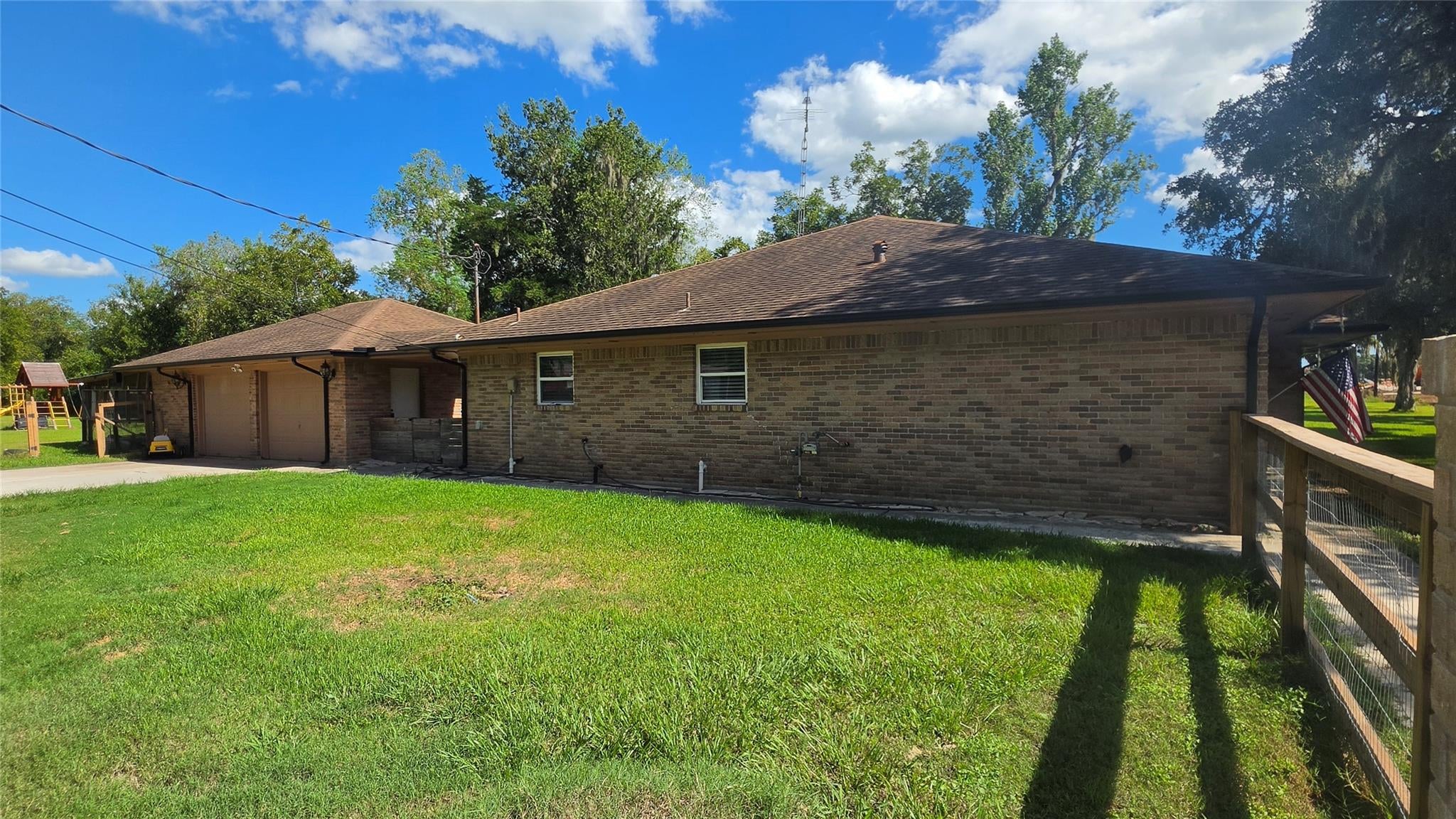 1043 Columbia Drive
