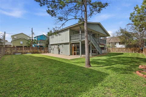 Homes For Sale - 221 Oak Road<br/> Clear Lake Shores, TX 77565