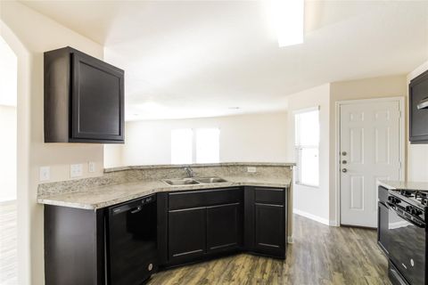 Photo of 6211 Dawn Misty Ln, Houston, TX 77048 (MLS # 30816046)