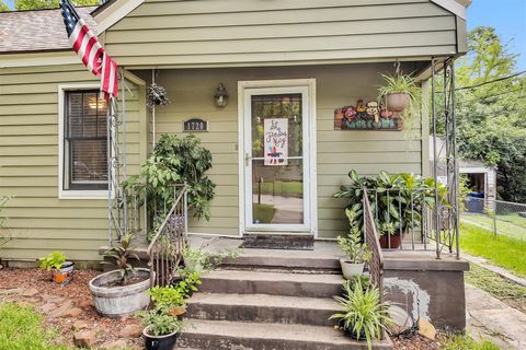 Photo of 1720 18th Street, Huntsville, TX 77340 (MLS # 21563735)