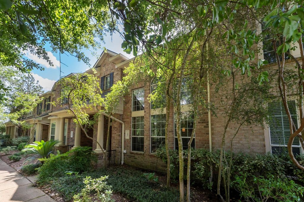 Photo of 27 Medley Lane, The Woodlands, TX 77382 (MLS # 12885735)