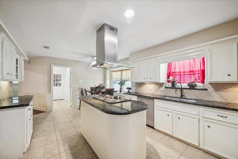 Tiny photo for 6723 Apple Valley Lane, Houston, TX 77069 (MLS # 20379819)