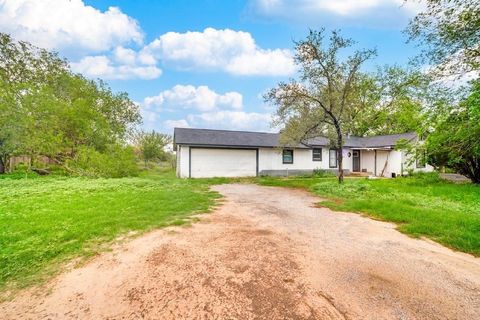 Photo of 311 Renfro Drive, Hondo, TX 78016 (MLS # 67452203)