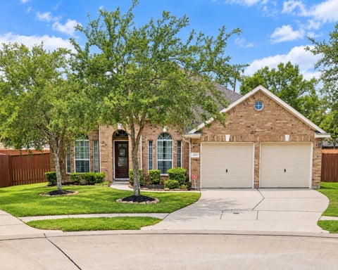Homes For Sale - 2324 Shadow Falls Lane<br/> Pearland, TX 77584