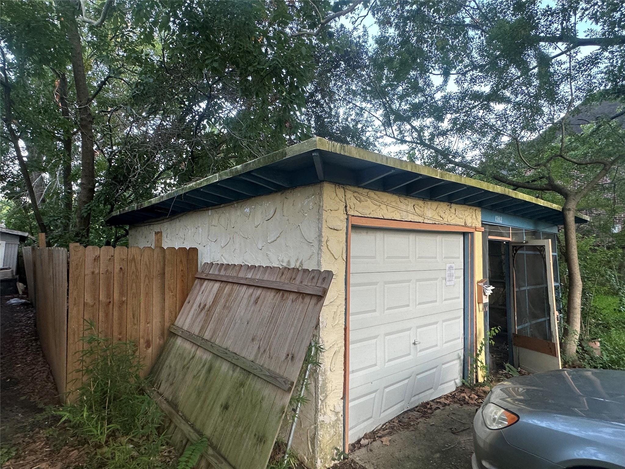 1202 Howard Lane