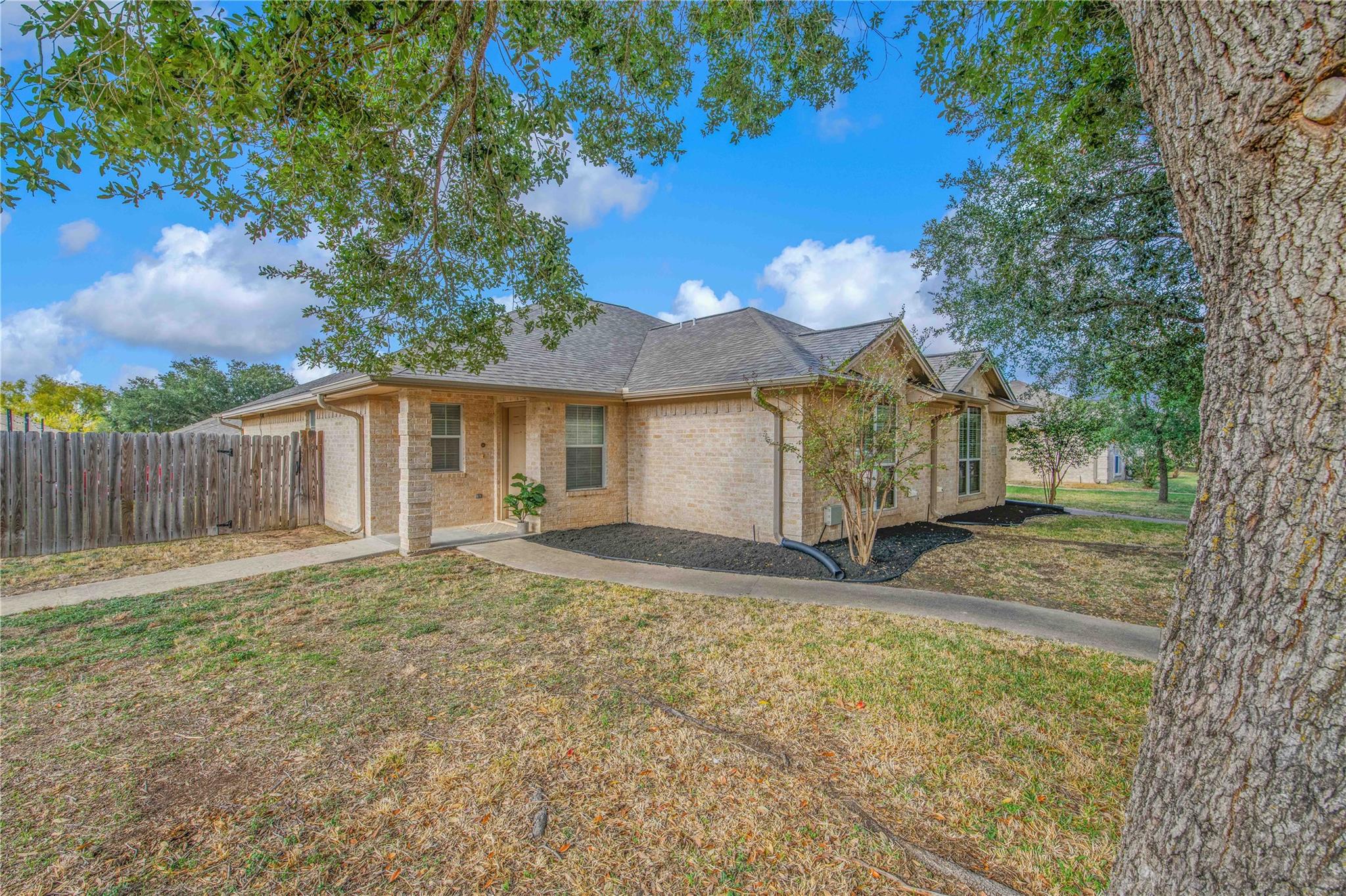 901 Crepe Myrtle Street