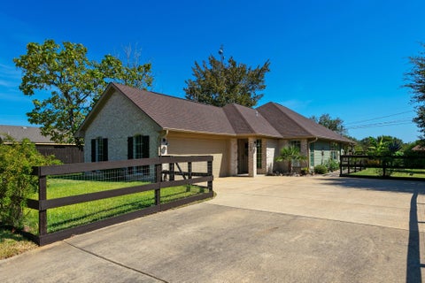 Photo of 703 Meadow Brook Drive, Caldwell, TX 77836 (MLS # 58998507)