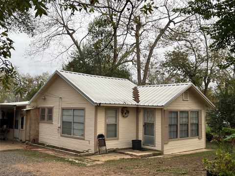 Photo of 206 S Cottonwood Street, Crockett, TX 75835 (MLS # 10110662)