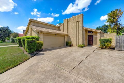 Photo of 6006 Ogden Forest Drive, Houston, TX 77088 (MLS # 62807941)