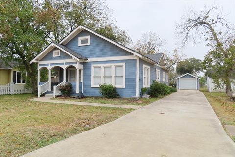 Photo of 413 E Hillje Street, El Campo, TX 77437 (MLS # 14749145)