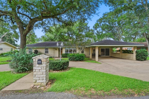 Photo of 1335 Kathy Avenue, Sealy, TX 77474 (MLS # 70728258)