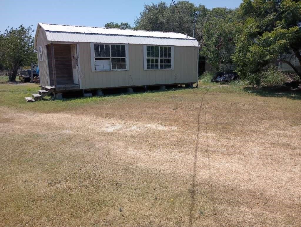 Photo of 826 Avenue C, Sinton, TX 78387 (MLS # 79718801)