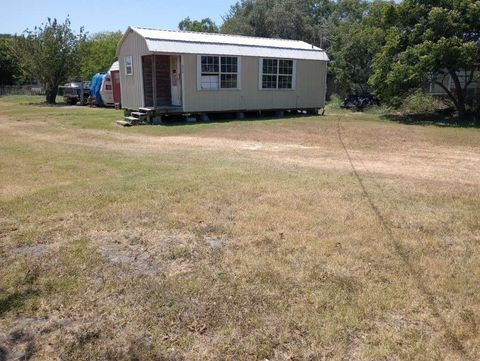 Photo of 826 Avenue C, Sinton, TX 78387 (MLS # 79718801)