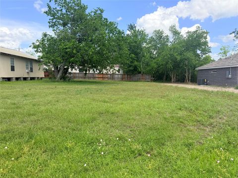 Photo of 606 7th Street, Navasota, TX 77868 (MLS # 93568525)