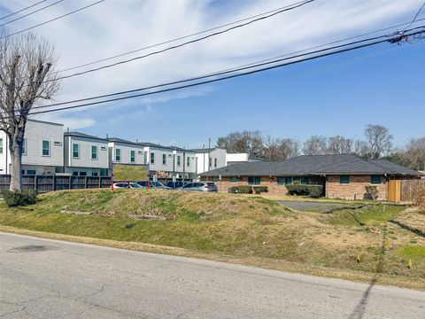 719 E Whitney Street Houston TX 77022