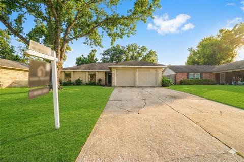 Photo of 327 Windward Drive, League City, TX 77573 (MLS # 39047081)