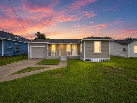 Photo of 121 Lake Road, La Marque, TX 77568 (MLS # 68447574)
