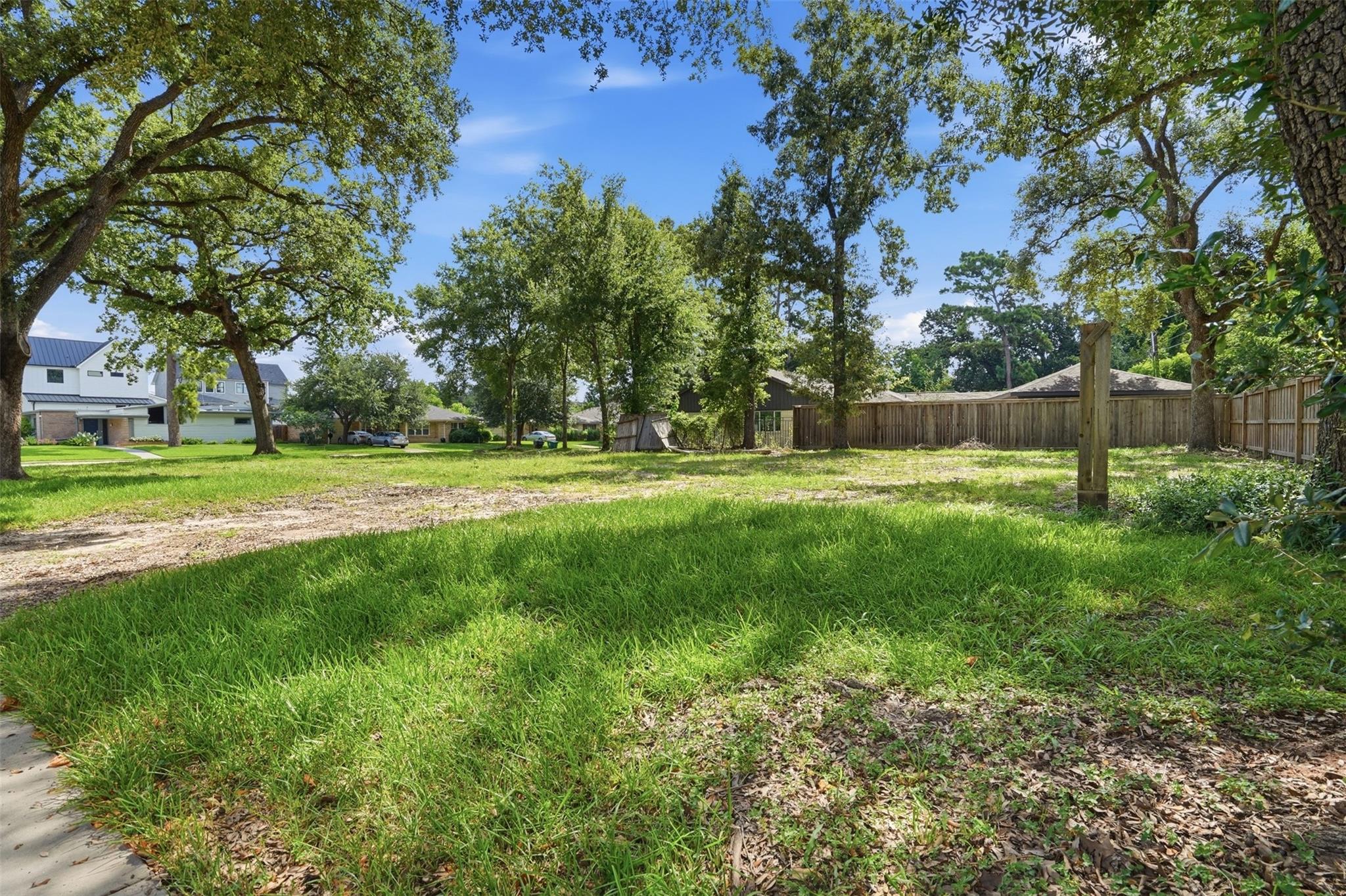 6235 Queenswood Lane