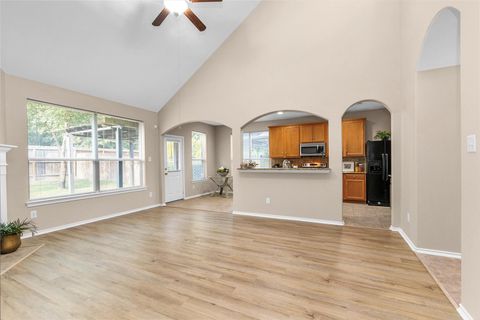 Photo of 115 N Hawkhurst Circle, The Woodlands, TX 77354 (MLS # 95759713)