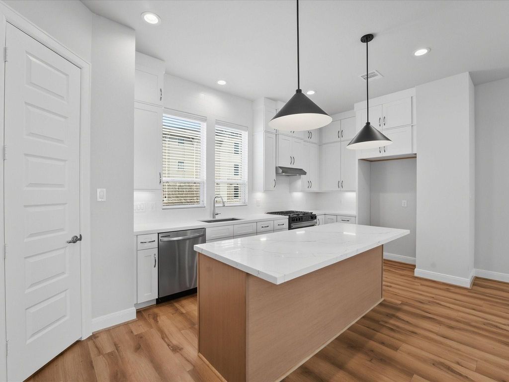 Photo of 2706 Grand Fountains Drive #H, Houston, TX 77054 (MLS # 39144920)