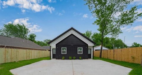 Photo of 106 Armstrong Street #A, Houston, TX 77029 (MLS # 73950340)
