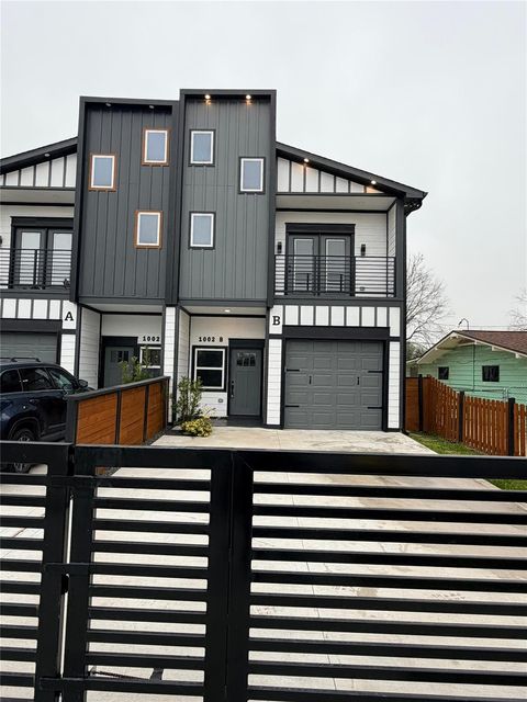 Photo of 1002 Natchez Ave Ave, Pasadena, TX 77506 (MLS # 17786083)